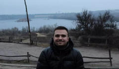 У Запоріжжі провели в останню путь журналіста Олега Шемчука. Він загинув поблизу Бахмута