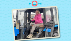 Трактористки та діагности авто: в Миколаїві жінки освоюють "маскулінні" професії