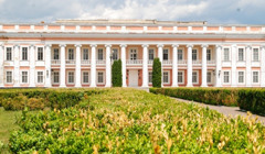 Вінниччина туристична — від блакитних кар'єрів до історичних палаців