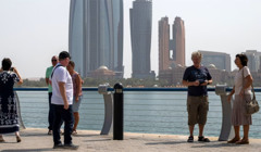 ОАЕ оплатять проживання туристів, які застрягли через атаки Ірану. Що відомо