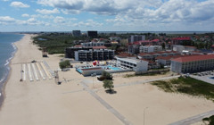 Кароліно-Бугаз у червні 2026. Що там із пляжами, морем, цінами, житлом і як добратися з Одеси