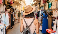 Які сувеніри привезти з подорожі. Ідеї для подарунків з мандрів на згадку про відпочинок