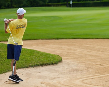 Він передав ключку для гольфу Трампу: що відомо про молодшого сержанта ЗСУ Костянтина Картавцева