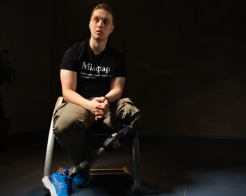 "Вікіпедія" оборони. Як захисник Маріуполя втратив ногу, проте не втратив волі до життя