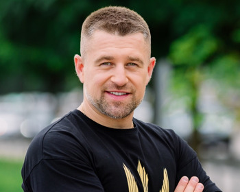 “Мені й досі сниться війна”: ветеран Олександр Швачка про поранення, спорт і роботу на ТБ