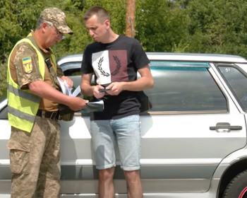 Дев’ятьох водіїв позбавили прав через порушення військового обліку