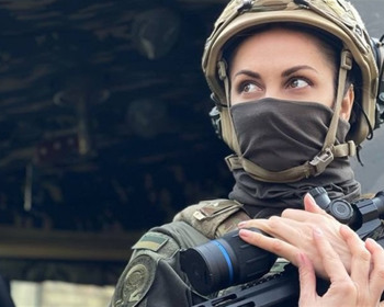 Усі мають бути дотичні до армії. Бойова медикиня "Оксі" про рани, материнство, і війну для цивільних