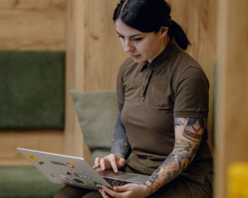 Projector Foundation запрошує ветеранів і ветеранок на безкоштовні курси з ІТ та SMM