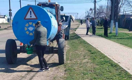 Колективи Біляївки вийшли на загальноміську толоку: прибирали парки, меморіали, квітники