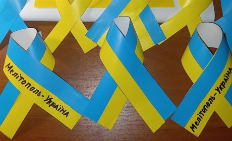 Мелітопольці масово розклеюють патріотичні плакати: не палатимем комунальні окупантам