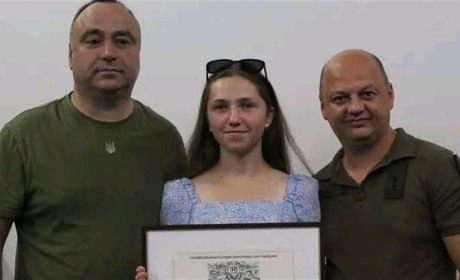 Грамотою від Валерія Залужного нагороджено Вікторію Мазур із Славути