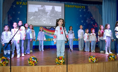 Юні вокалісти студії "Акорд" присвятили мамам і Україні концерт-звіт у Переяславі