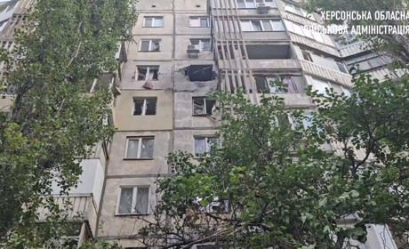 На Херсонщині ворог атакував житлові будинки, кричну інфраструктуру, освітній заклад