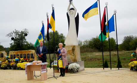 У День захисника України у Северинівці відкрили меморіал Слави: вшановують Героїв громади