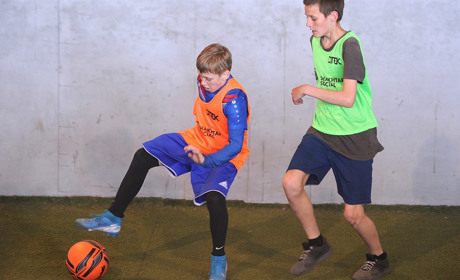 Для дітей-переселенців з Добропілля проводять тренування з футболу у Львові. ФОТО