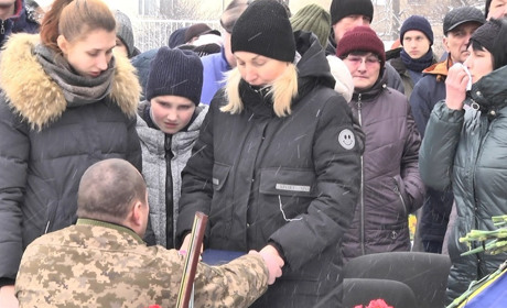 Шосткинська громада у невимовному жалю провела свого захисника Олександра Кислого в останню путь