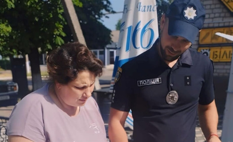 Будьте розважливі та не поспішайте: на Первомайщині поліцейські навчали протидіяти шахраям