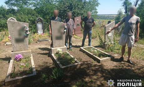 Зловмисники, причетні до крадіжок із кладовищ, постануть перед судом