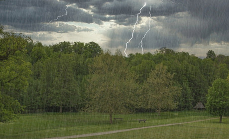 Дощі, гроза та град: прогноз погоди на вихідні на Сумщині та в Україні