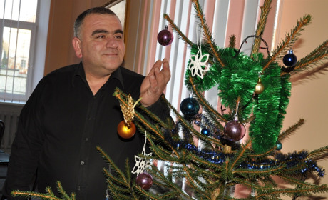   Різдво по-азербайджанськи: Як мусульманин Тимур Мустафаєв відзначає Різдвяні свята в Кременці