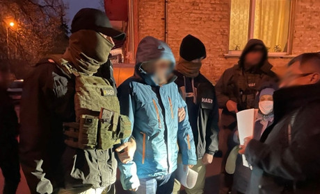 Судді, що взяв 20 тисяч доларів за вирішення адмінсправи, загрожує провести до 10 років за ґратами