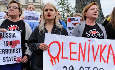 Вшанування жертв теракту в Оленівці: де вийти на мітинги за кордоном. Добірка міст