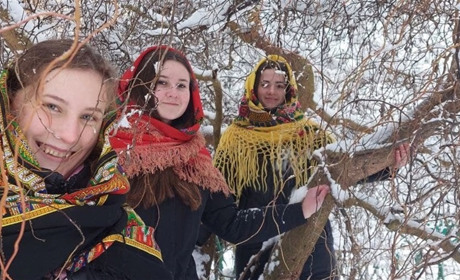 Як кременчанки підтримують українське: День української хустки