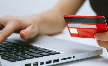 Буковинські кіберполіцейські викрили жінку, яка ошукала більше 100 користувачів соцмережі