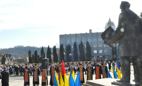 Громадськість Чорткова віддала шану Великому Українцю – Тарасу Шевченку