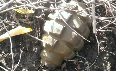 У Сватовому на виїзді з міста у бік Старобільська на узбіччі дороги знайшли бойову гранату