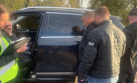 На Житомирщині затримали депутата, який вимагав гроші за закриття справи про розкрадання