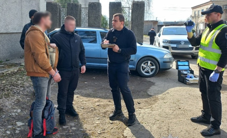 Збував наркотики: на Рокитнівщині затримали 27-річного чоловіка