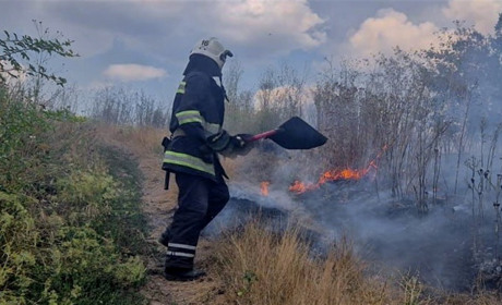 У Барській громаді горів житловий будинок: ДСНС на Вінниччині за добу ліквідували 16 пожеж