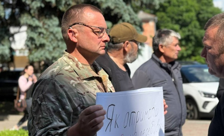 «Як отримати УБД, не перебуваючи на бойових»: у Первомайську відбулася акція протесту