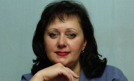 Фарбами та пензлями вимальовує стан душі: Олена Смілянська розповіла про своє мистецьке захоплення