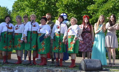 Як відзначили Зелену неділю у Костянтинівці: репортаж із центральної площі селища