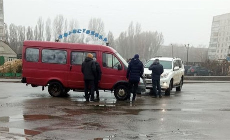 Не пропустила ГАЗ: у Лозовій не розминулися позашляховик та мікроавтобус