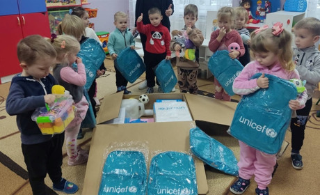 Завдяки UNICEF діти вразливих категорій населення отримали рюкзачки, набори, приладдя та інвентар