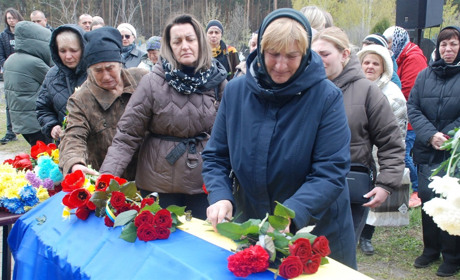Після двох років невідомості: Шостка попрощалася з добровольцем з позивним "Дим"