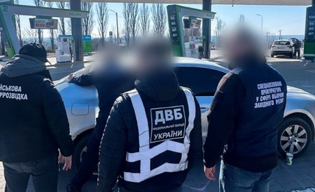 Два спільники працевлаштовували військовозобов’язаних за гроші заради «броні». Їх викрито!