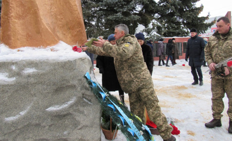 Сватівчани вшанували пам’ять воїнів, які загинули під час визволення Сватівщини у 1943 