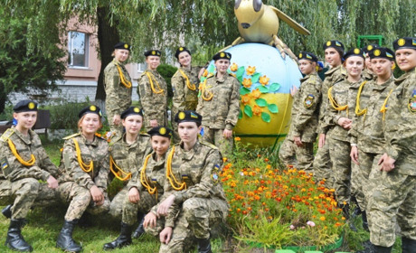 Камуфляж замість шкільної сукні: лави військового профілю ліцею у Володимирці поповнили 15 дівчат