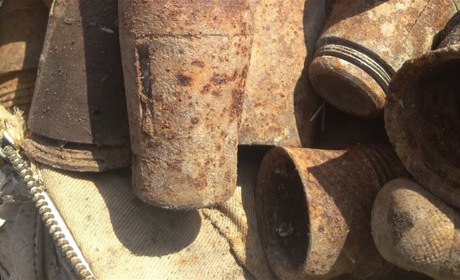 На вулиці Кударя у Сватовому біля одного з будинків знайшли сумку з боєприпасами