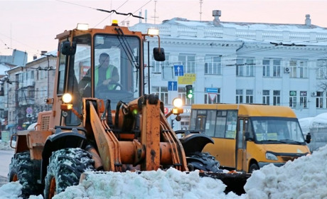 Чернігів до снігу готовий: піщано-сольову суміш заготовлено, техніка чекає свого часу