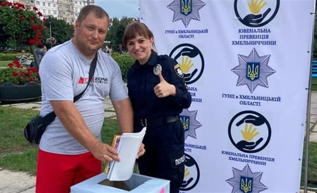 Нетішинські поліцейські організували збір шкільного приладдя для дітей, що потребують допомоги