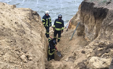 В Біляївському районі біля лиману зсув ґрунту вбив двох чоловіків