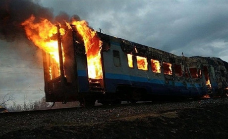 Близ Мелитополя загорелась электричка