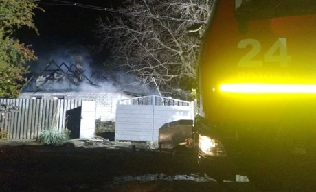 У Лозовій горів приватний будинок: займання гасили близько двох годин