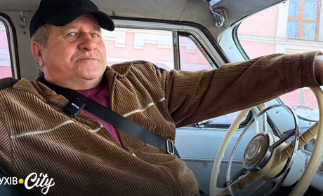 Вінтажна Волга на вулицях Глухова: історія переселенця з Шалигиного та його легендарного ретро-авто