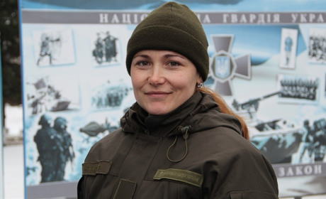 На службу у Нацгвардію потрапила з п’ятого разу. Історія кікбоксерки, яка стала гранатометницею